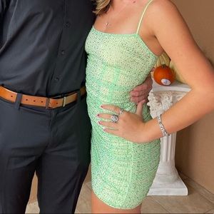 Got sent two of same dress, i have brand new extra one. Looks like second pic